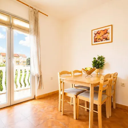 Inreisen Dolmar Apartament
