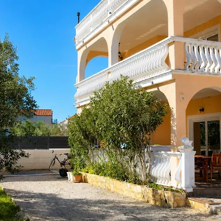 Inreisen Dolmar Apartament *